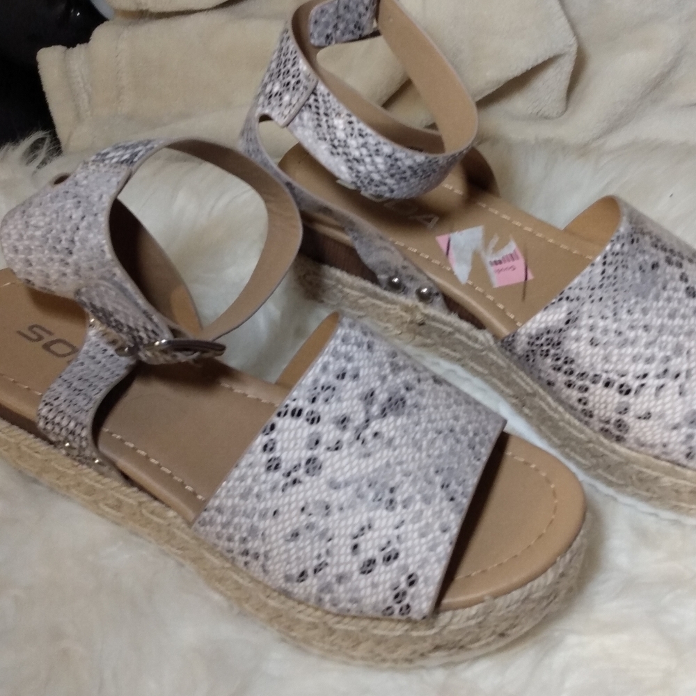 Sandals - Picture 4 of 6